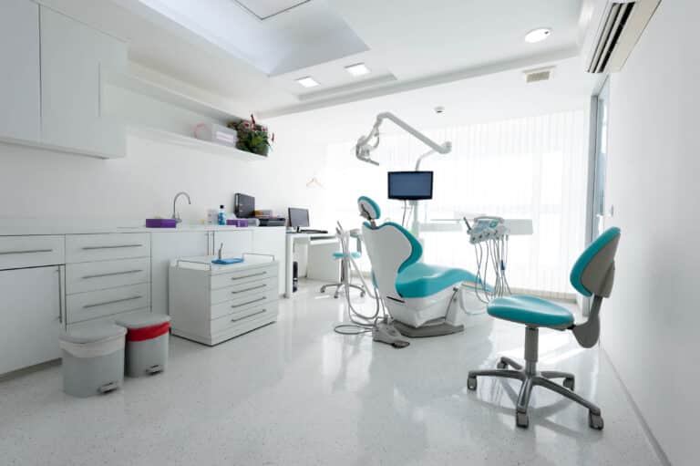 Choosing the Right Dentist on Queensway: Key Considerations
